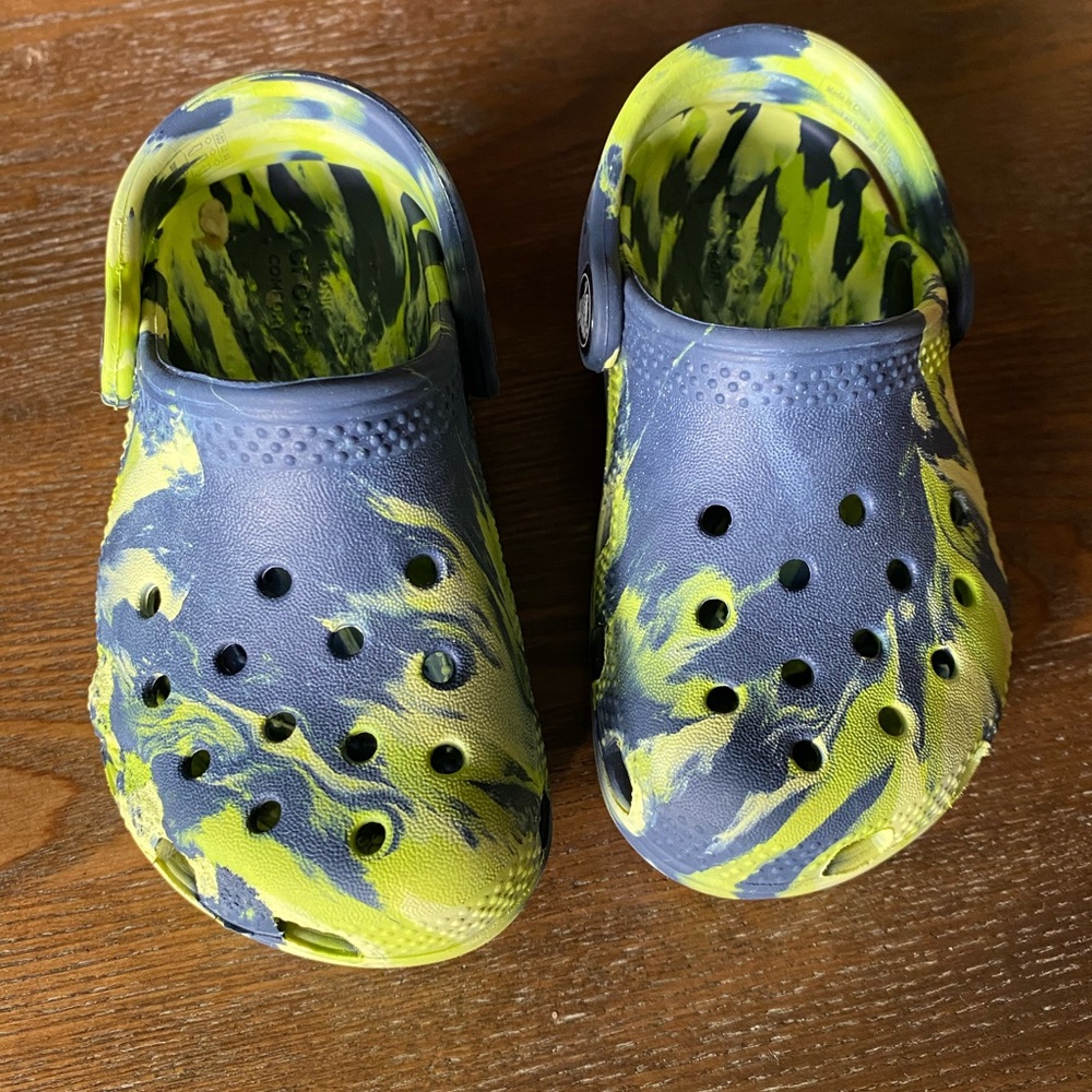 Toddler crocs size 7